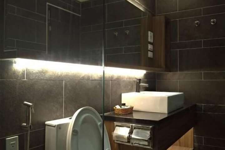 Room 14 of 21