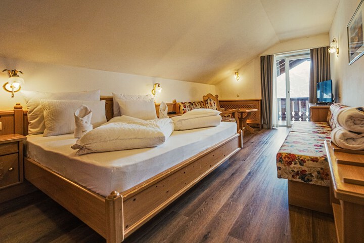 Room 10 of 85