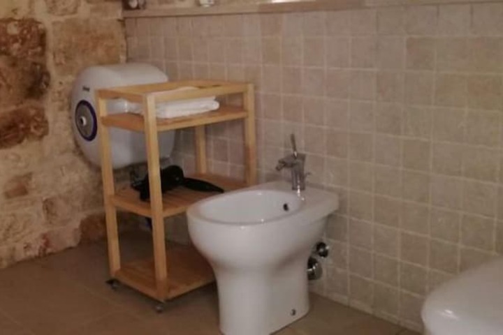 Room 8 of 25