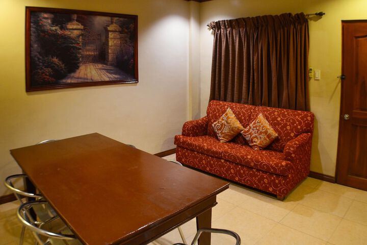 Room 4 of 199