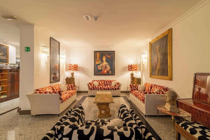 Entrance & Lobby