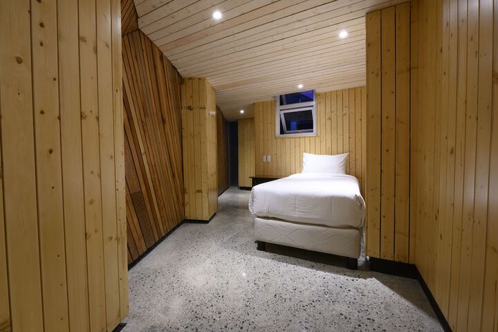Room 27 of 72