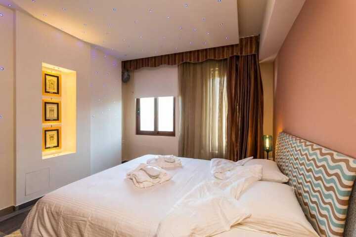 Room 8 of 27