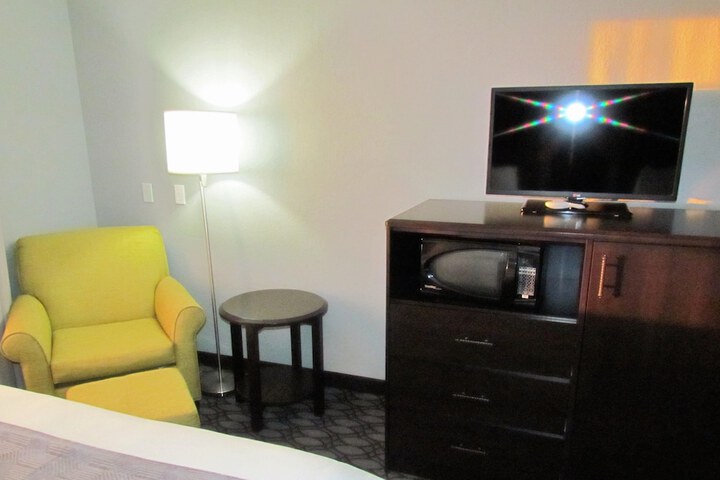 Basic King Bed (13 of 32)