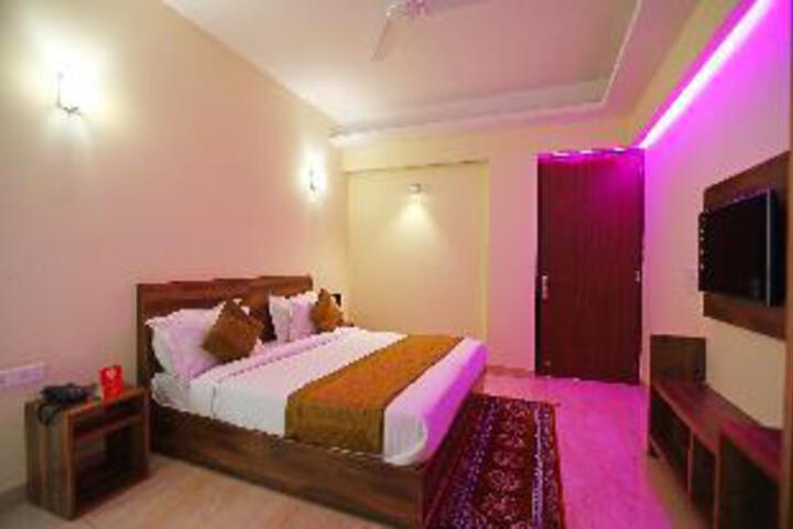 OYO 10889 Hotel Green Residency