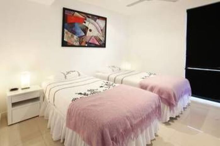 Room 5 of 12