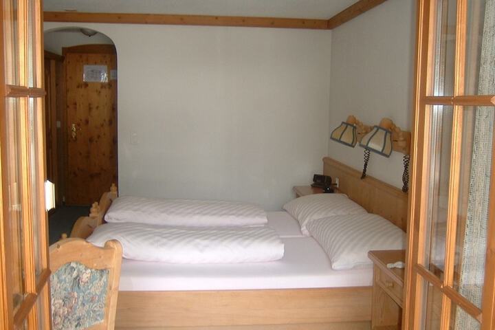 Room 5 of 37