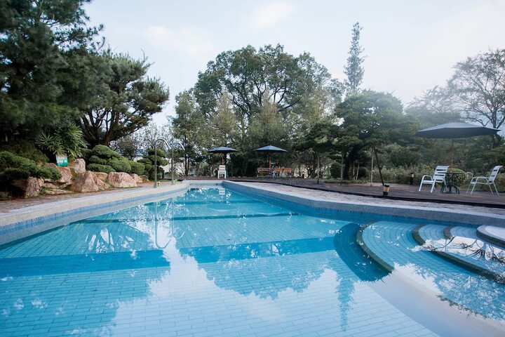 Pool 40 of 68