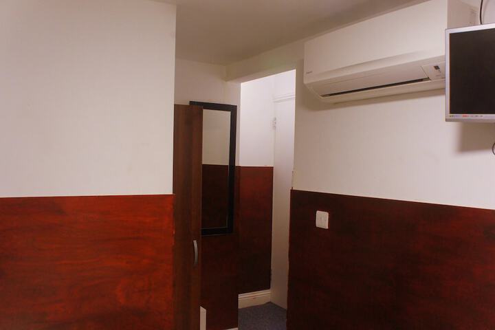 Room 45 of 127
