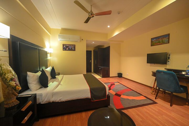Room 9 of 33