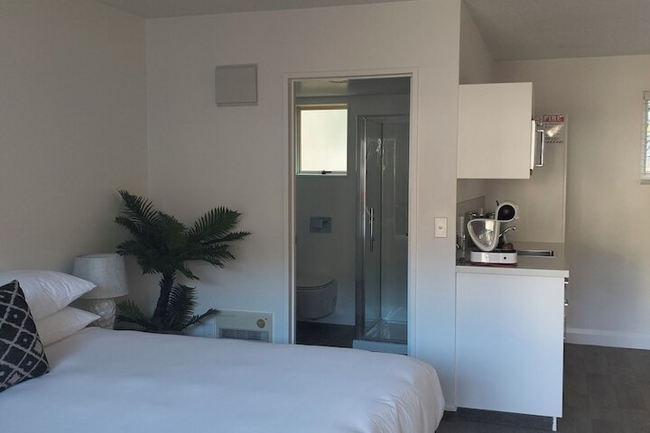 Room 27 of 85
