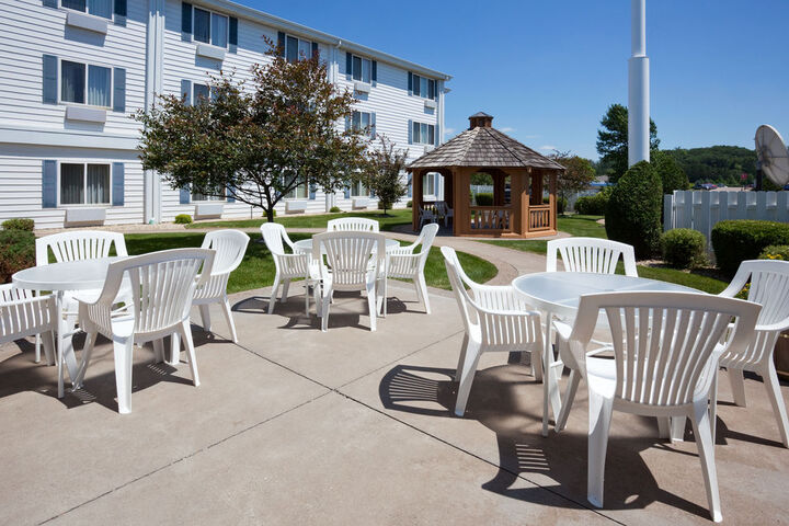 Exterior of HOLIDAY INN EXPRESS & SUITES I-94