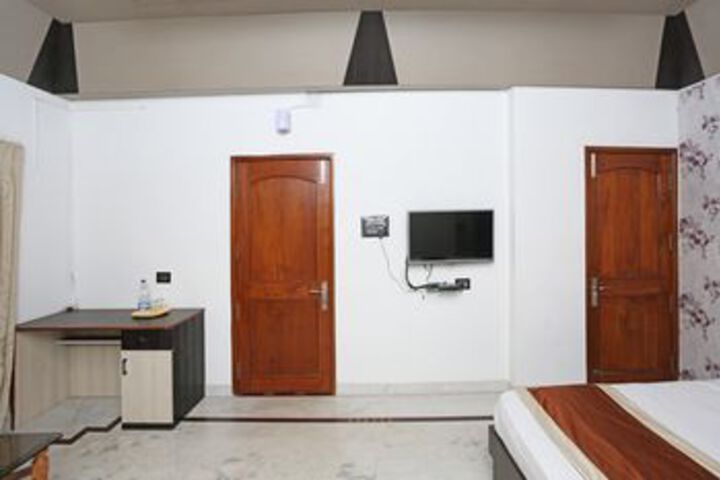 Room 9 of 26