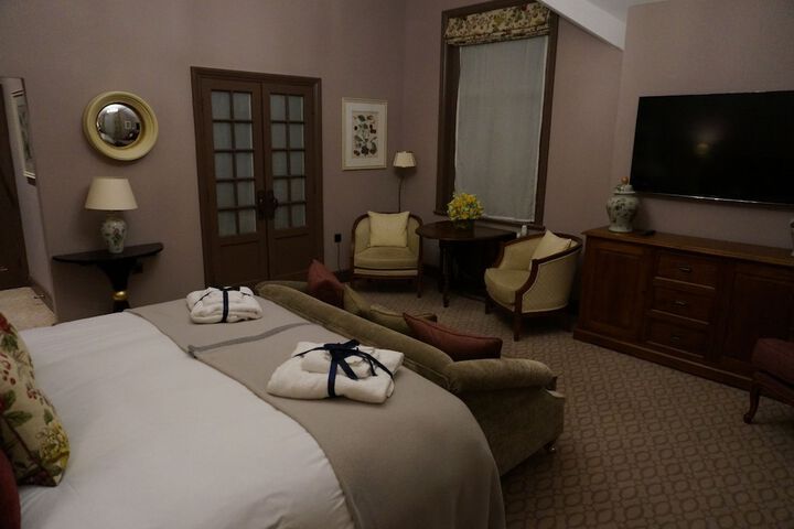 Room 17 of 34