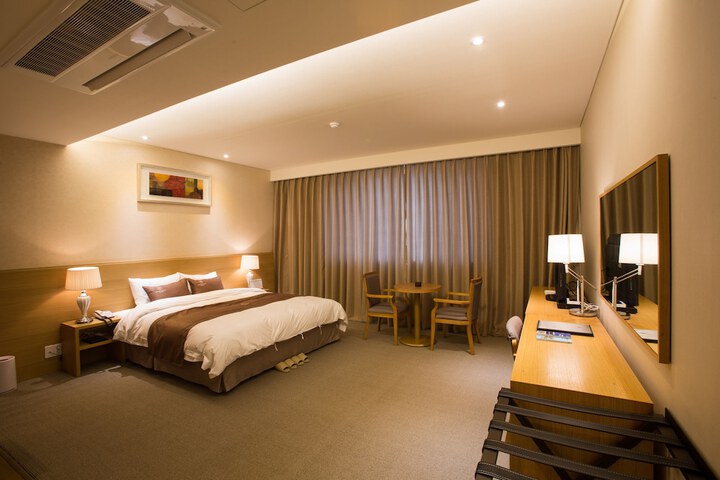Room 34 of 145