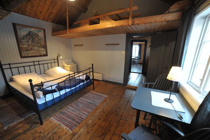 Room 10 of 142