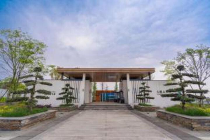 Mianzhu Huaxiang Jiulongshan Yard Hotel