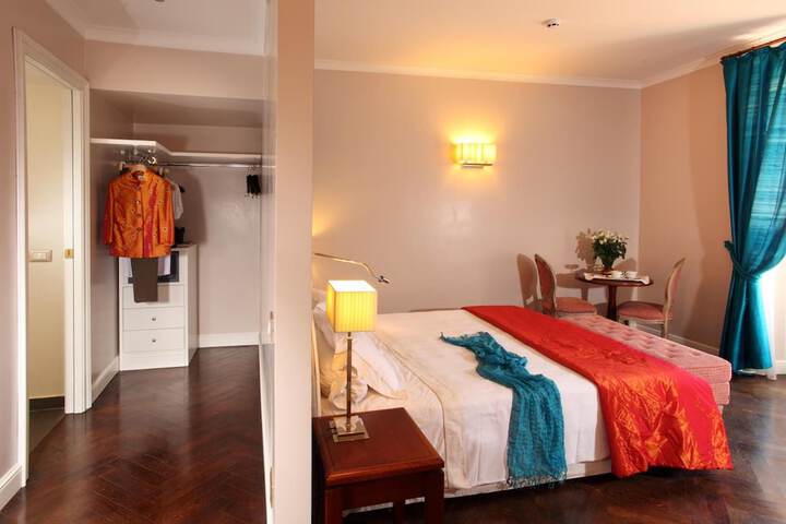 Room 14 of 42