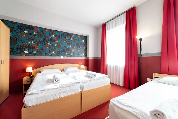 Room 5 of 25