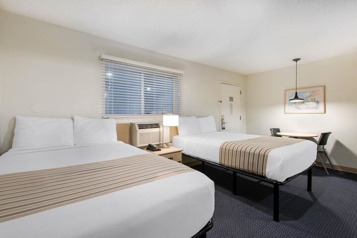 Standard Room, King or Two Doubles (12 of 15)