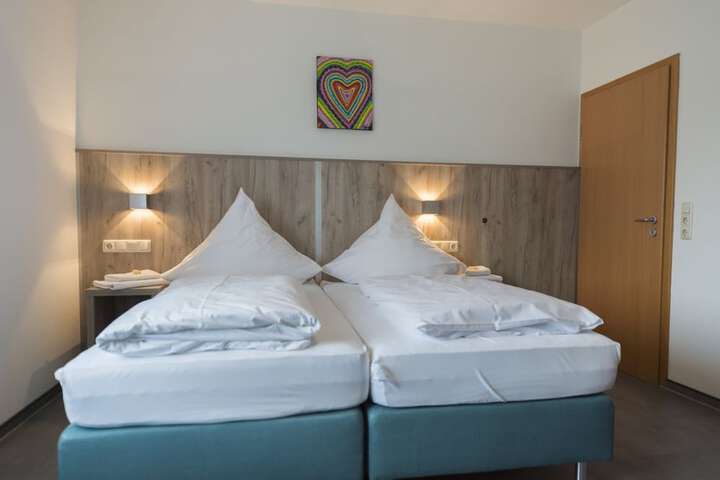 Room 6 of 81