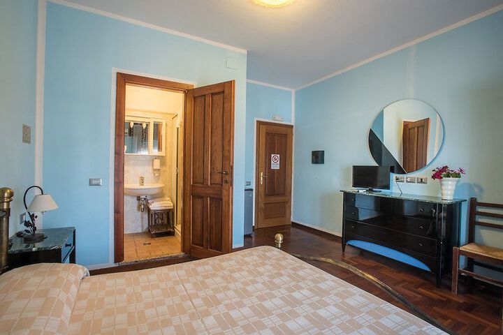 Room 6 of 61