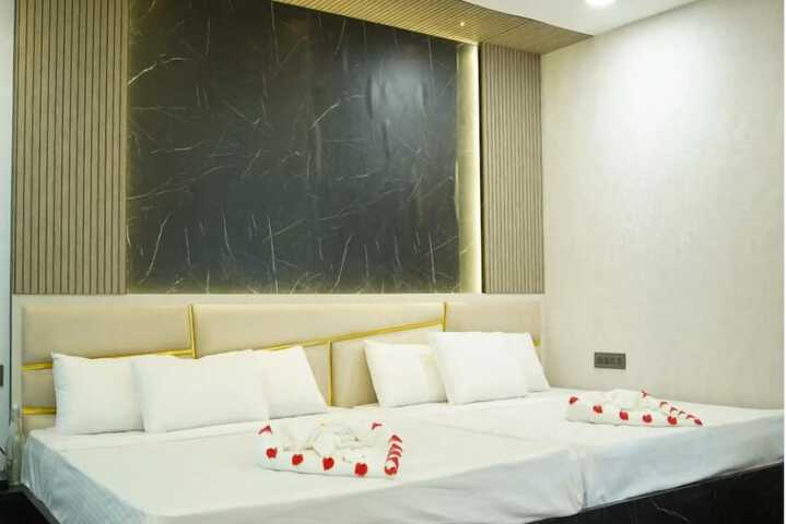 Room 4 of 60