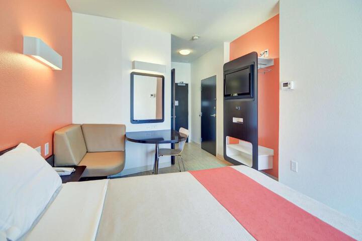 Double Accessible (4 of 6)