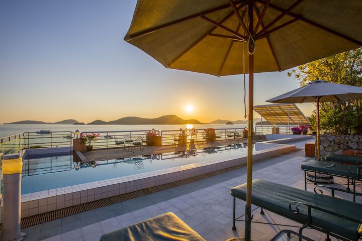 Hotel with Pool