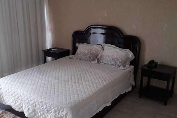 Room 6 of 10