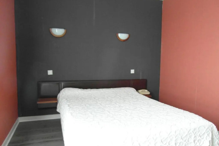 Room 3 of 16