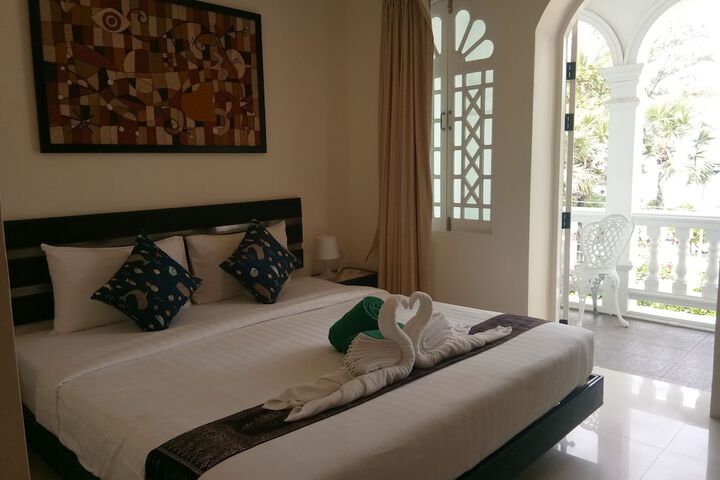Room 4 of 36