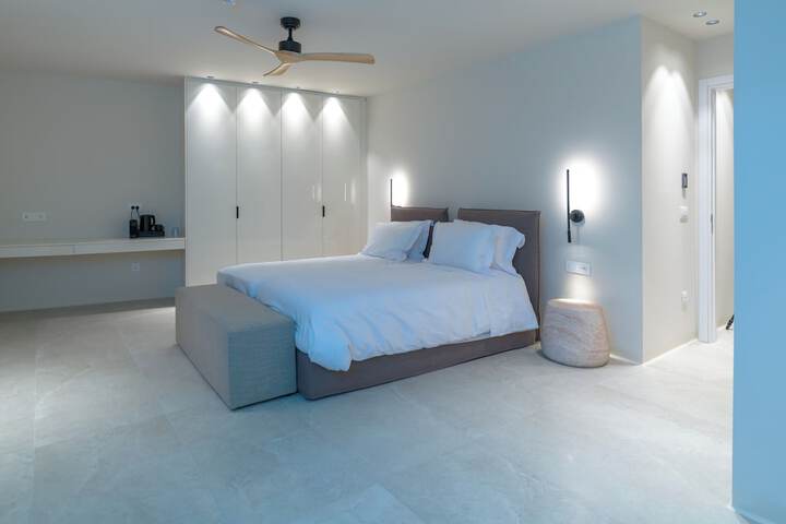 Room 27 of 44