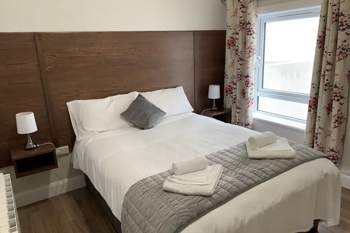 Room 4 of 13
