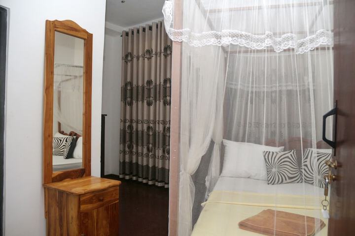 Room 6 of 27