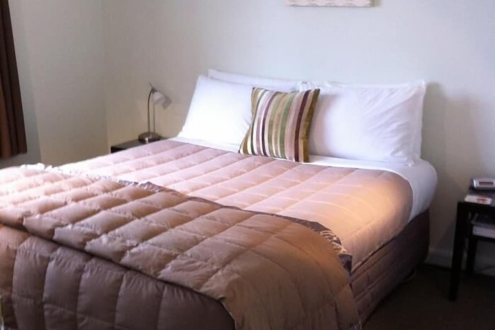 Room 6 of 37