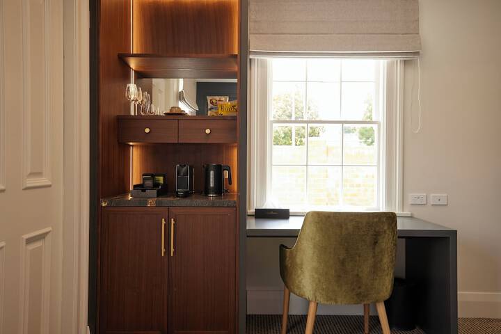 Room 28 of 68