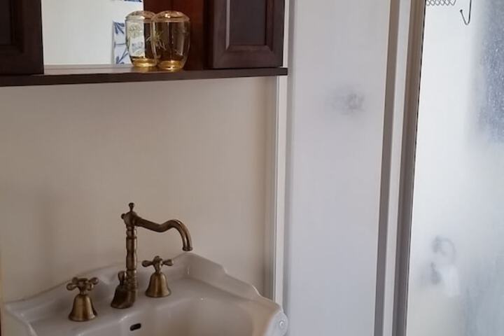 Room 42 of 74