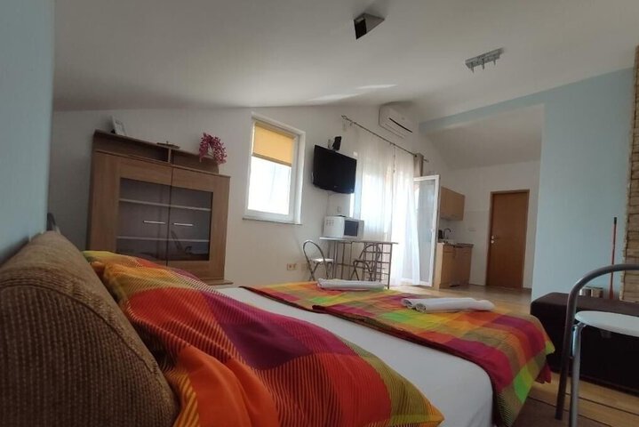 Room 10 of 51