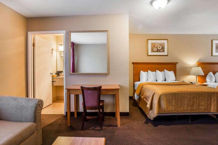 1 Queen Bed (11 of 37)