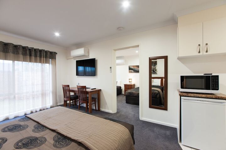 Room 10 of 104