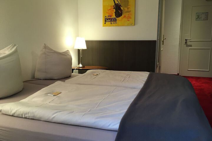 Room 8 of 49