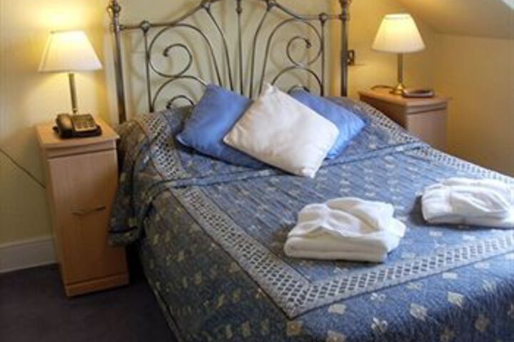 Room 6 of 13