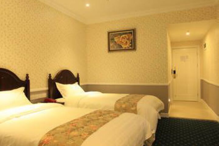 Room 3 of 8