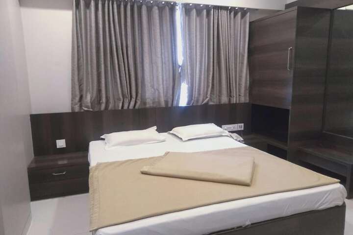 Room 8 of 18