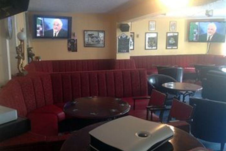 Lounge 8 of 12
