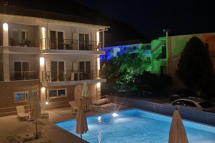 3 Island View Hotel