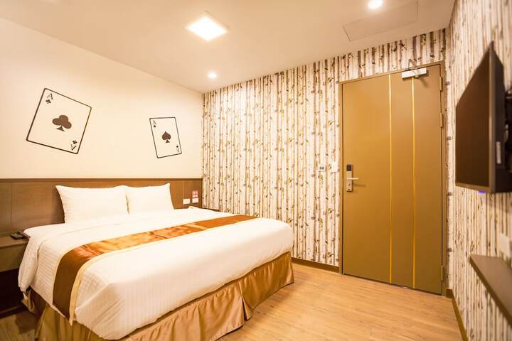 Room 6 of 65