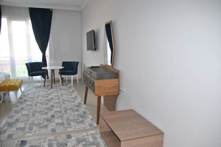 Room 5 of 33
