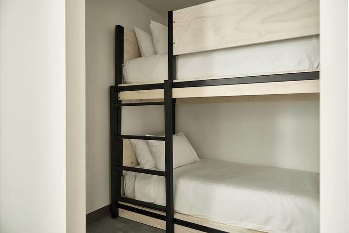 Room 57 of 86